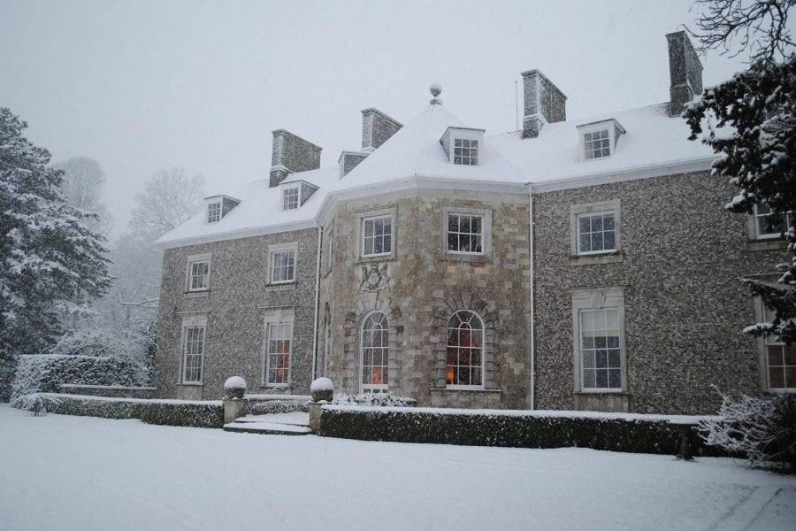 Farleigh House in the snow: the perfect house to rent for Christmas or New Year